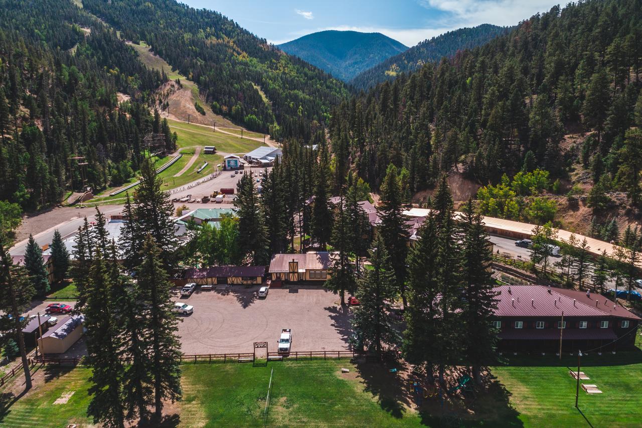 Auslander Lodge And Condominiums Ред-Ривер Экстерьер фото